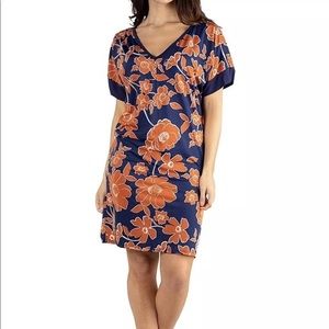 NWOT/ V Neck Loose Floral fit Resor…